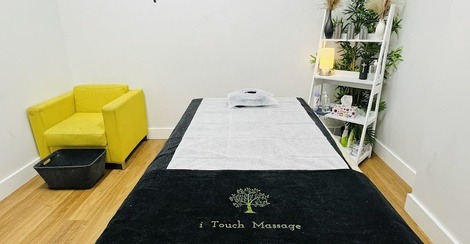 I Touch Massage - (Clayton)