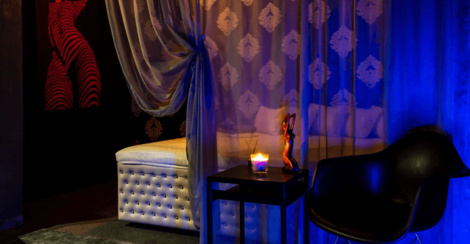 Veles Men's Lounge