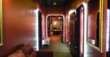 Muzhskoy Klub Medved', Striptiz-Bar