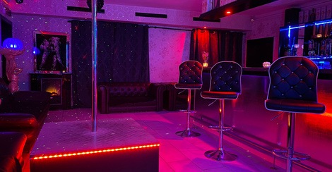 Lora Dora Laufhaus & Bar