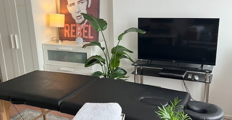 Massage For Men London | Male Friendly Therapist | Erotic And Therapeutic Gay Massage In London