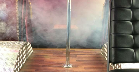 Crazy Candy Club - En Rullande Strippklubb