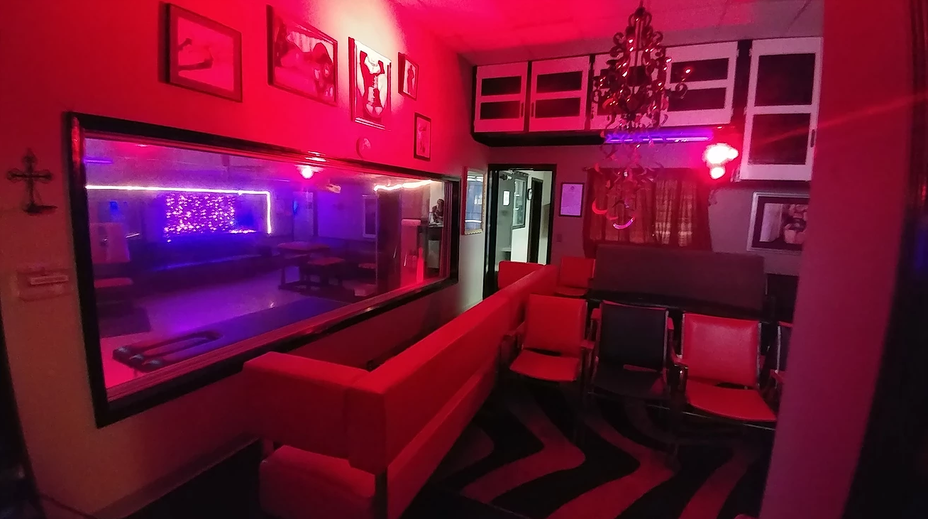 Club Crave, Oklahoma City and 8+ Best Swinger clubs pic