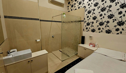 Manhattan Terrace - Brothel in Carlton, Australia