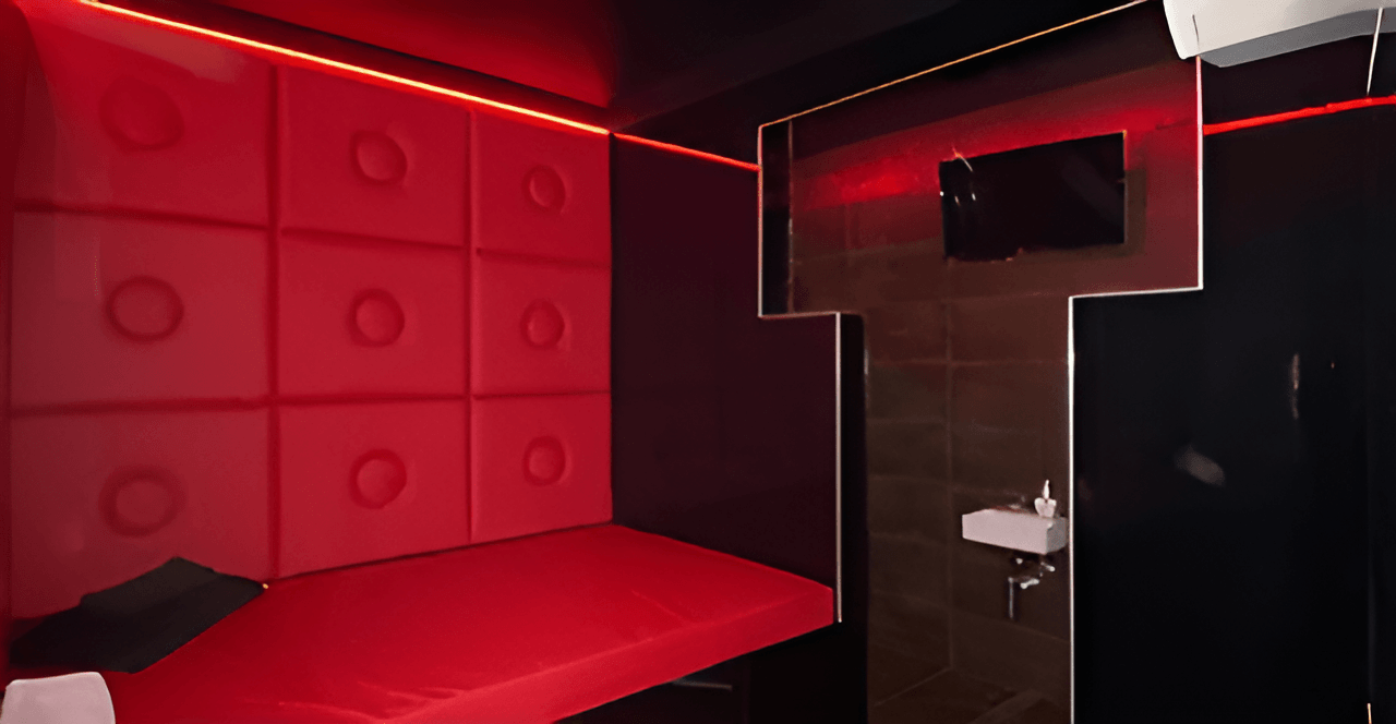 Centrefolds Xxx Albury Brothel - Brothel in East Albury, Australia