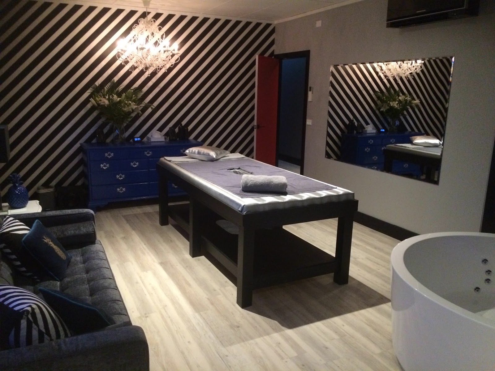 Red Door Canberra - Erotic Massage in Fyshwick, Australia