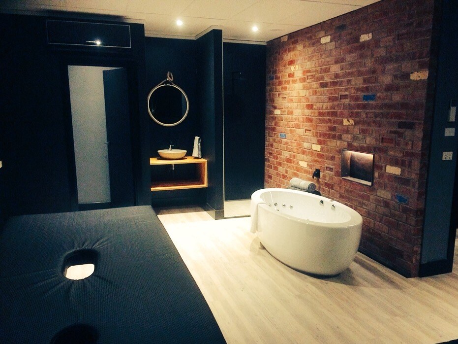 Red Door Canberra - Erotic Massage in Fyshwick, Australia