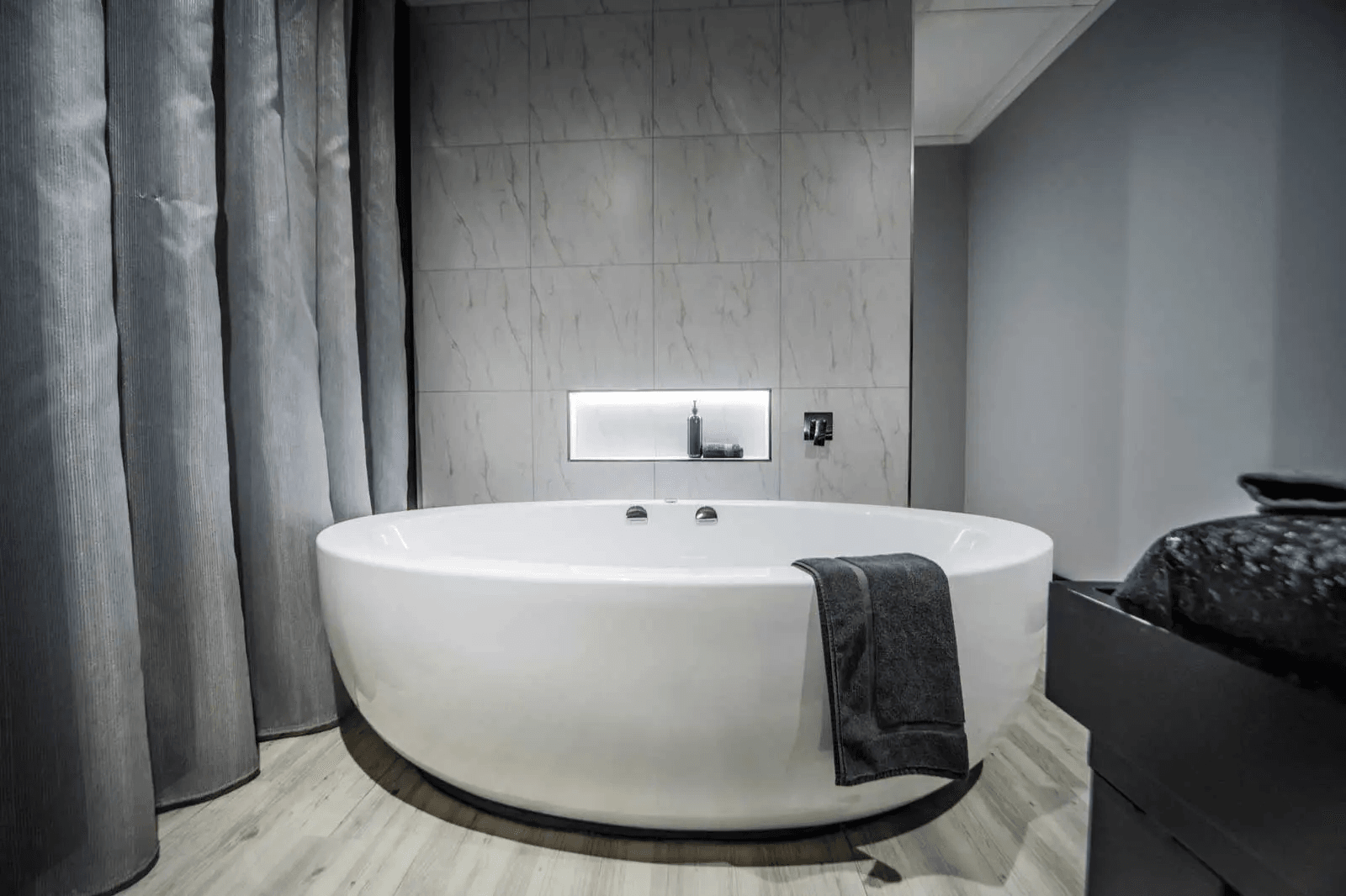 Red Door Canberra - Erotic Massage in Fyshwick, Australia