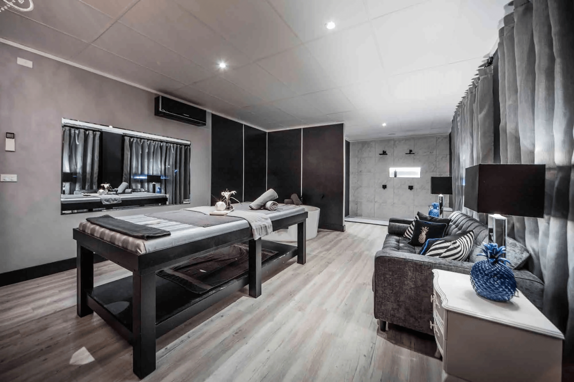 Red Door Canberra - Erotic Massage in Fyshwick, Australia
