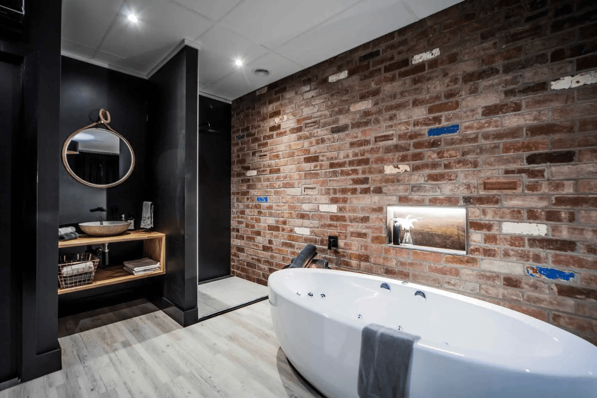 Red Door Canberra - Erotic Massage in Fyshwick, Australia