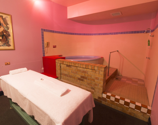 Kings Court - Erotic Massage in Glebe, Australia