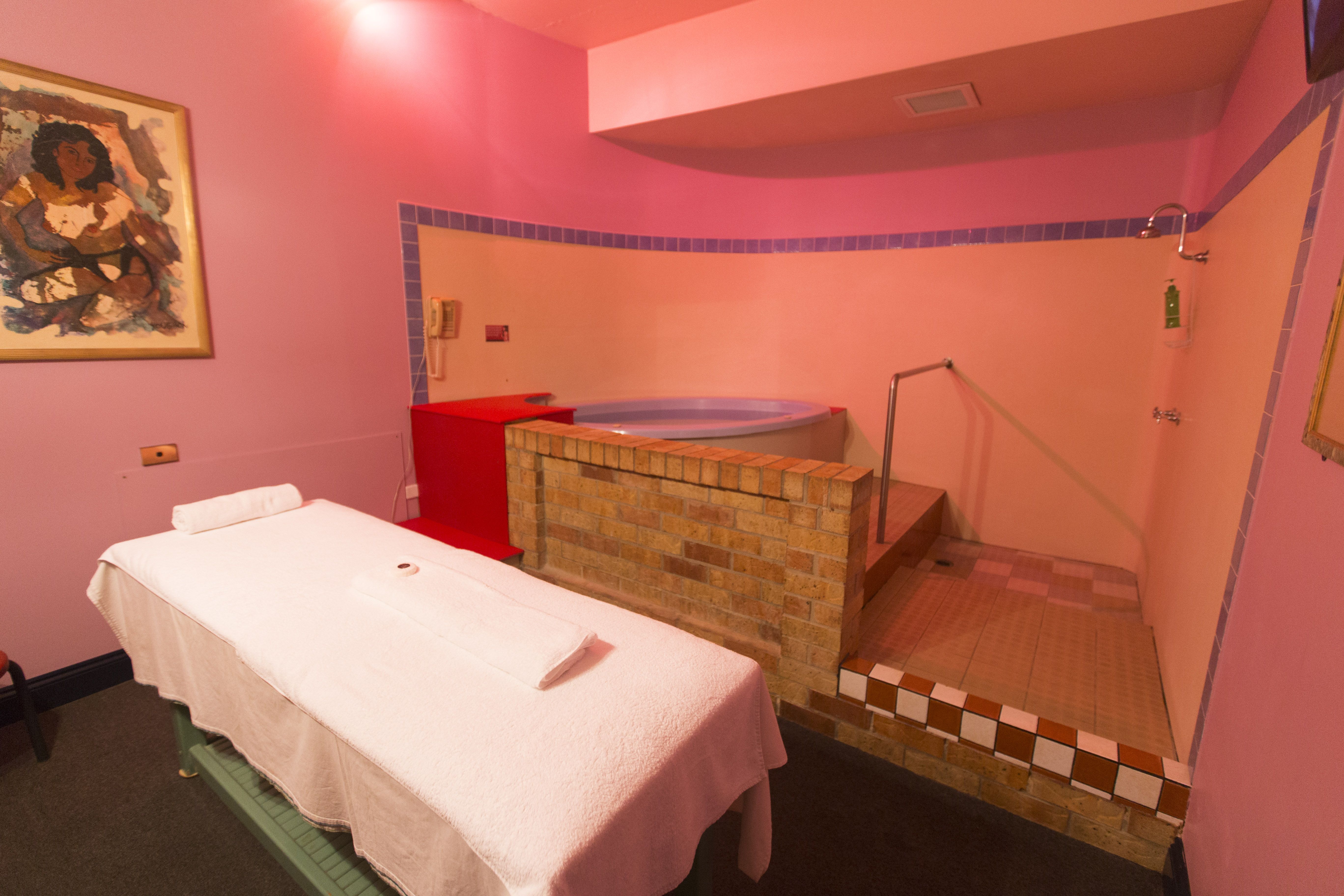 Kings Court - Erotic Massage in Glebe, Australia