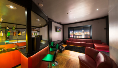 Salute 687 - Swinger Club in Newcastle West, Australia