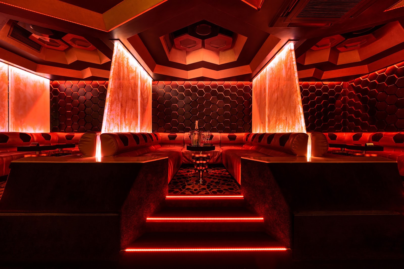 Honey B's - Nightclub in Petrie Terrace, Australia