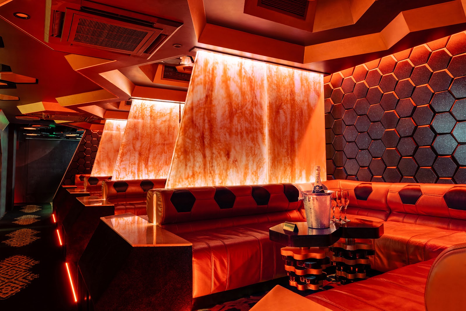 Honey B's - Nightclub in Petrie Terrace, Australia