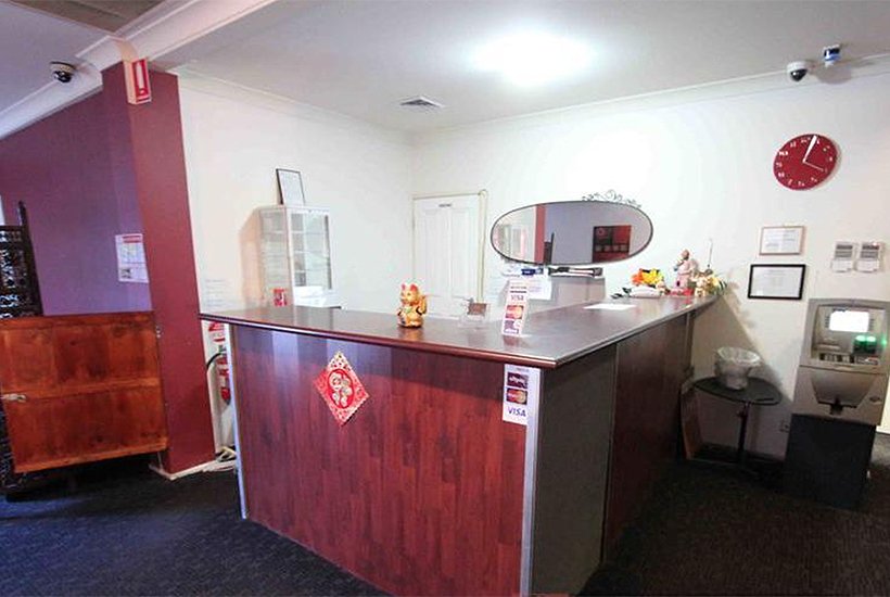 Ding Dig 83 - Brothel in Rocklea, Australia