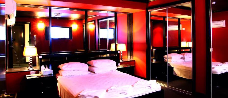 California Club Brothel Melbourne - Brothel in Saint Kilda, Australia