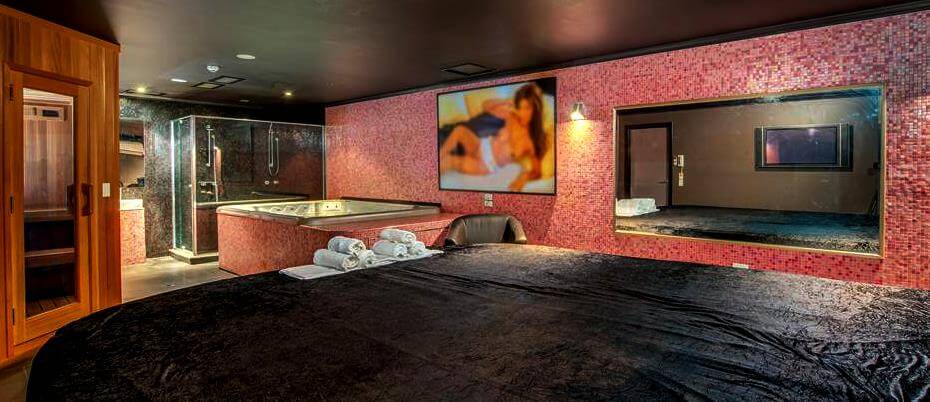 California Club Brothel Melbourne - Brothel in Saint Kilda, Australia