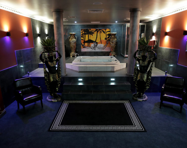 Cleopatra's Gentlemans Club - Sydney's Finest Brothel - Brothel in Wetherill Park, Australia
