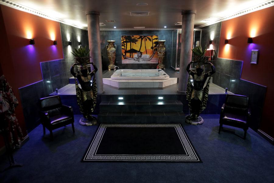 Cleopatra's Gentlemans Club - Sydney's Finest Brothel - Brothel in Wetherill Park, Australia