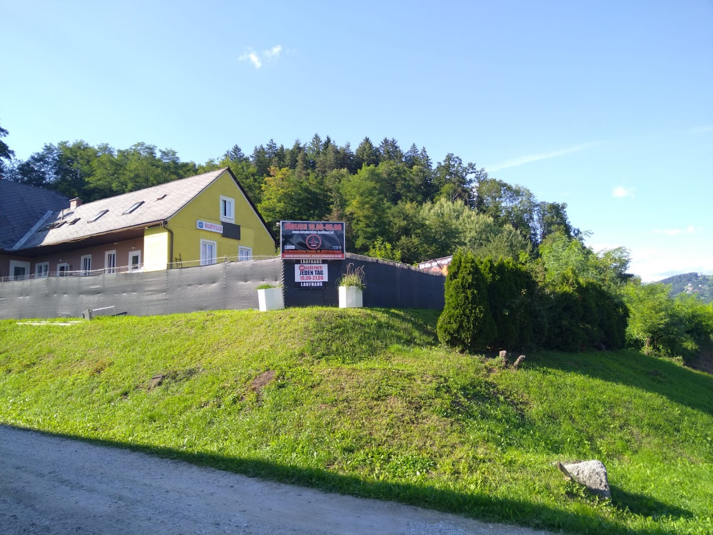 Lora Dora Laufhaus & Bar - Brothel in Barnbach, Austria