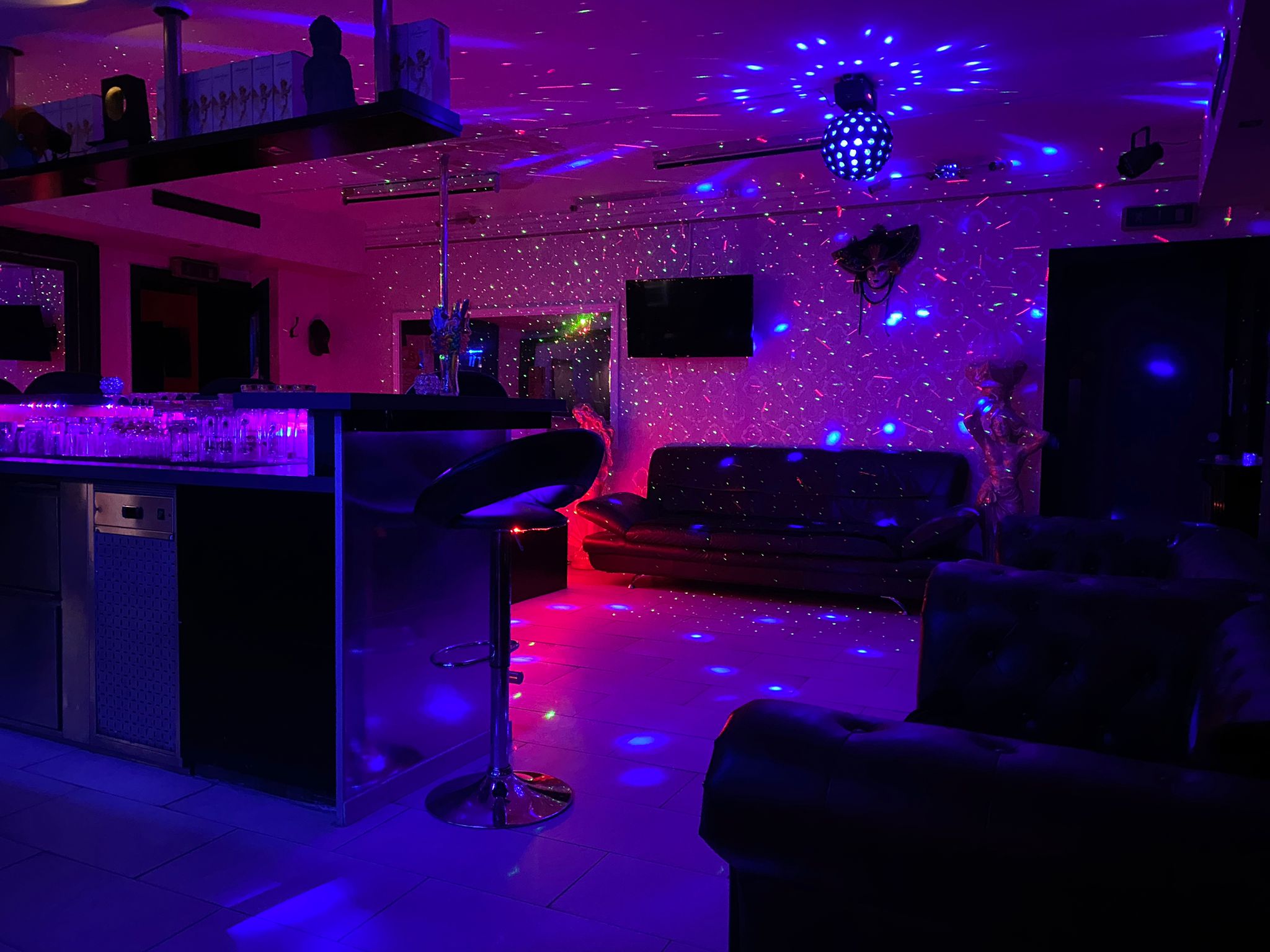 Lora Dora Laufhaus & Bar - Brothel in Barnbach, Austria