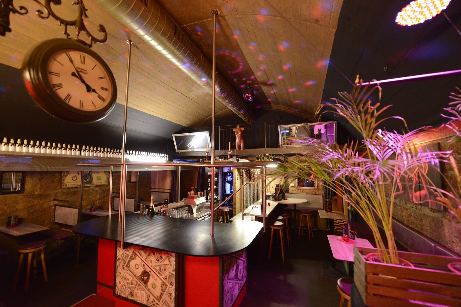 Bad Girls Tabledance Stripclup - Nightclub in Innsbruck, Austria
