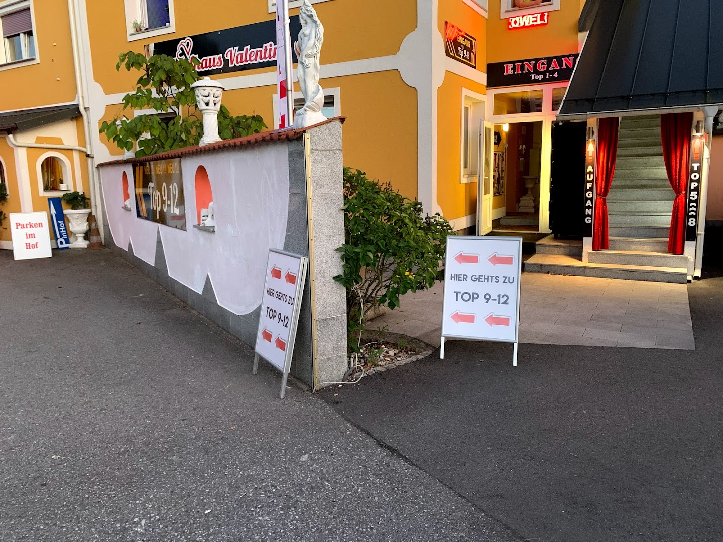 Laufhaus St. Valentin - Brothel in Sankt Valentin, Austria