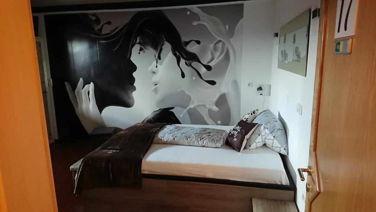 Laufhaus St. Valentin - Brothel in Sankt Valentin, Austria