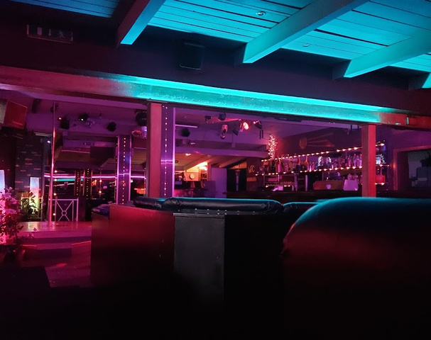 Blue Moon Table Dance Bar - Nightclub in Schruns, Austria