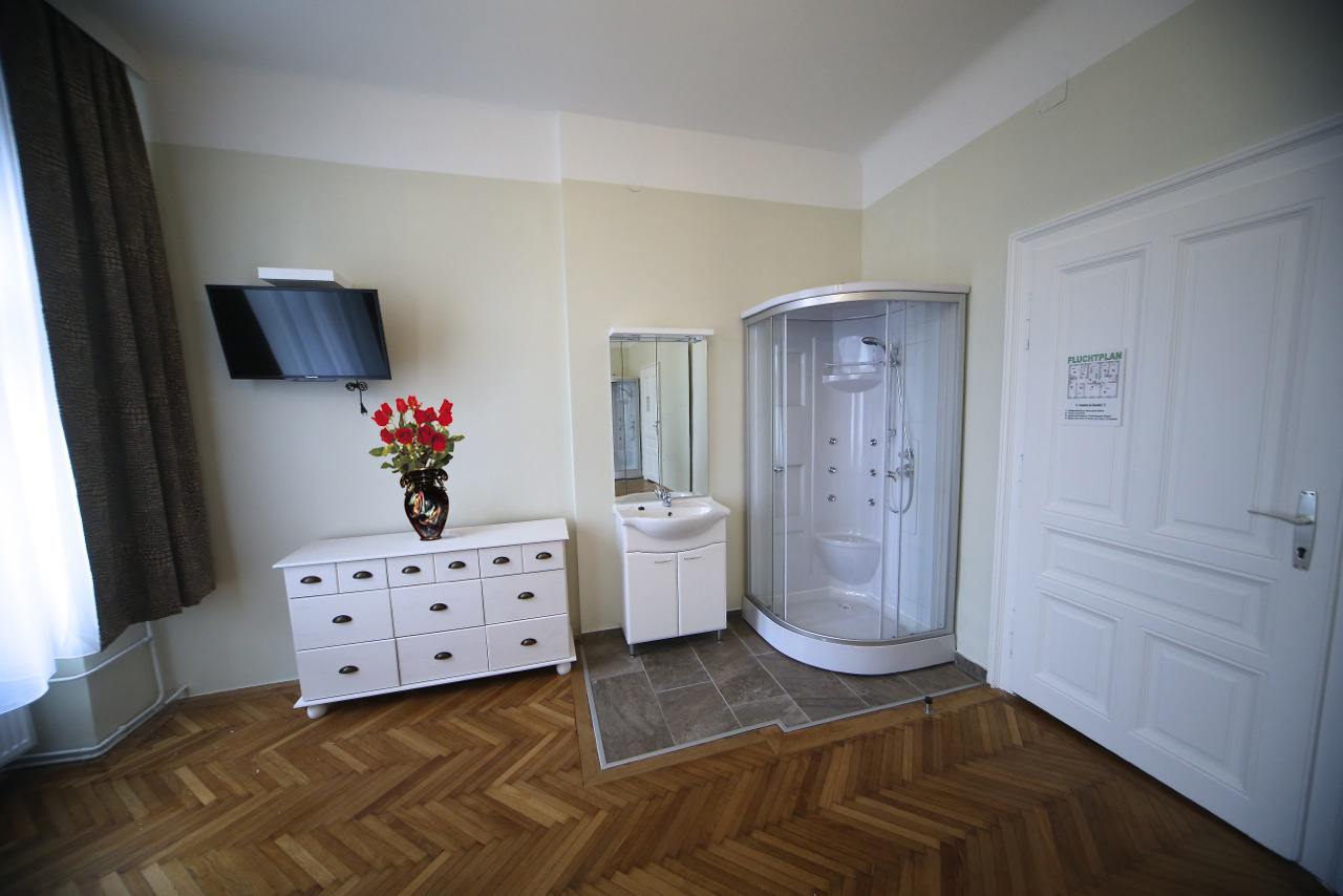 Laufhaus Rosi Wien - Brothel in Vienna, Austria