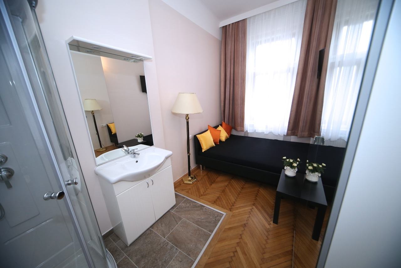 Laufhaus Rosi Wien - Brothel in Vienna, Austria