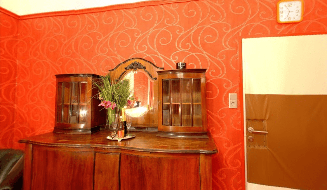 Studio East Roses - Brothel in Vienna, Austria