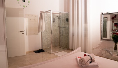 Blonde Cousinen - Erotic Massage in Vienna, Austria