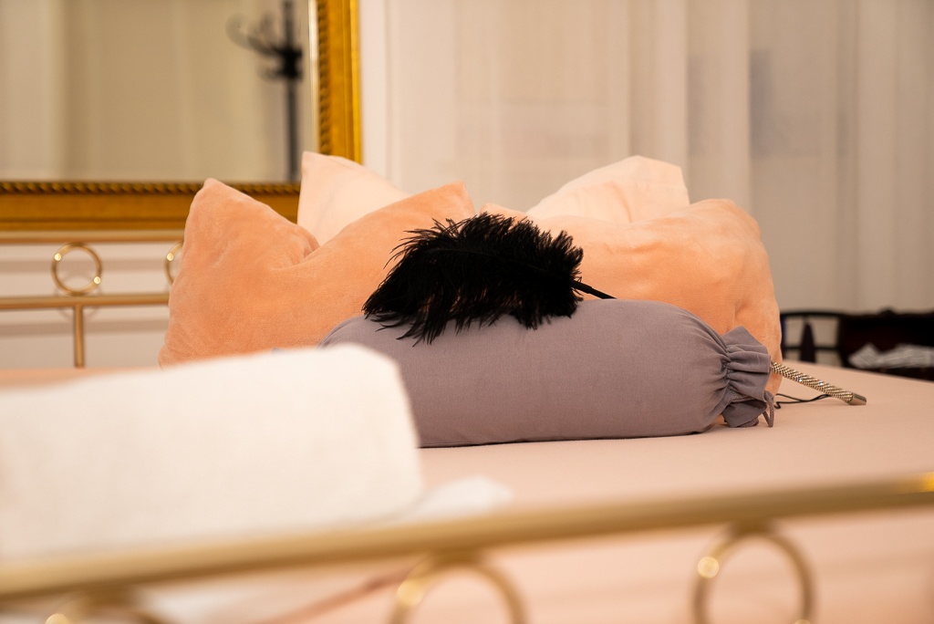 Blonde Cousinen - Erotic Massage in Vienna, Austria
