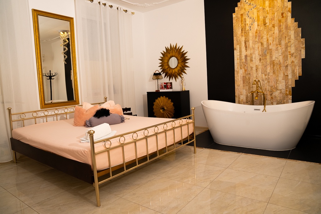 Blonde Cousinen - Erotic Massage in Vienna, Austria