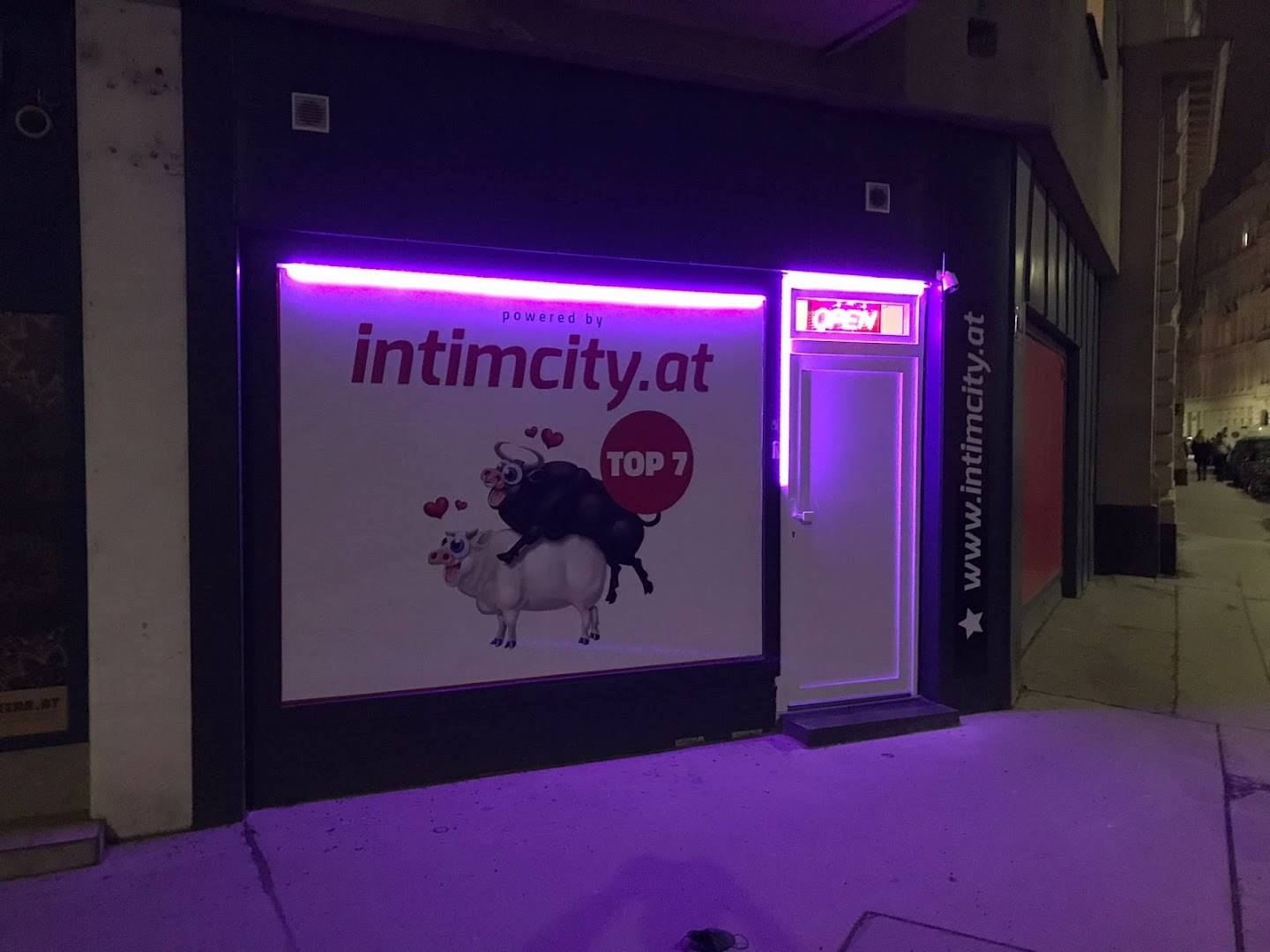 Dolls Lounge - The Hottest Girls In Town - Erotic Massage in Vienna, Austria