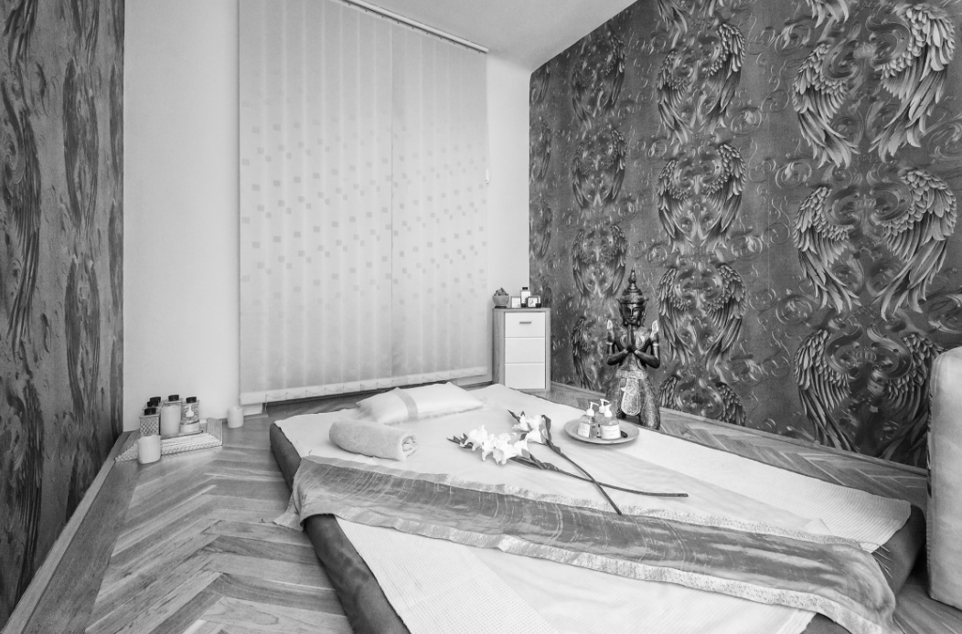 Erotische Massage Wien - Aura Studio - Erotic Massage in Vienna, Austria