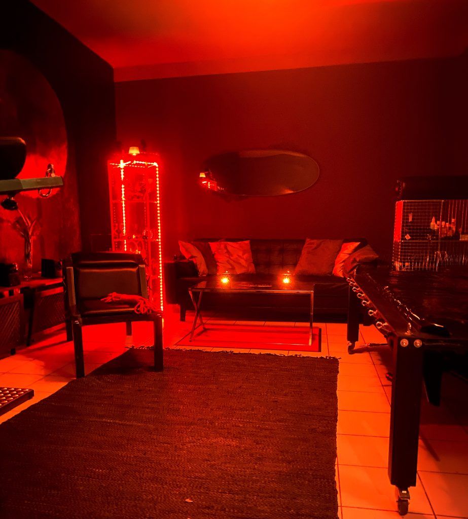Institut Für Zucht Und Ordnung - Erotic Massage in Vienna, Austria