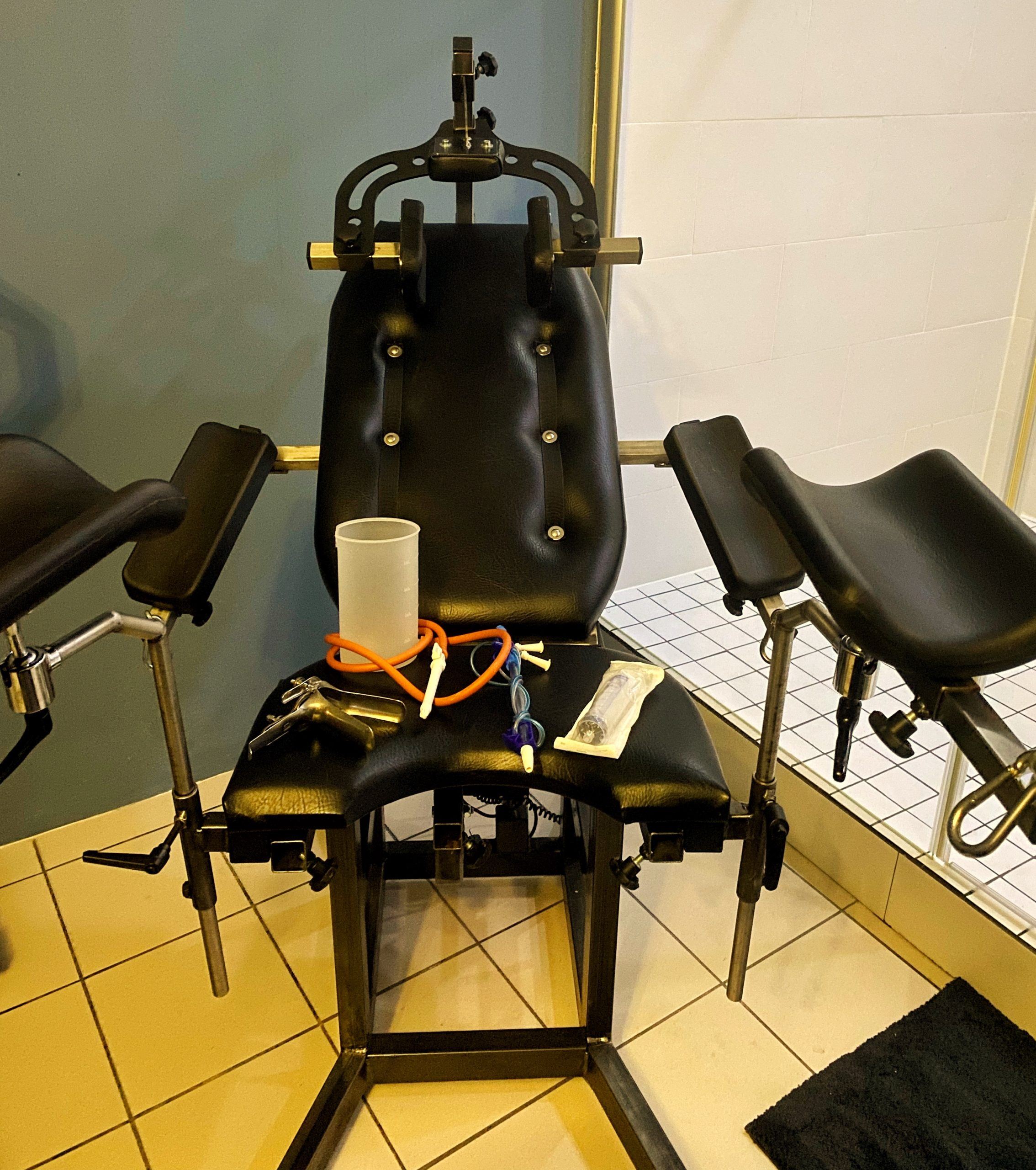 Institut Für Zucht Und Ordnung - Erotic Massage in Vienna, Austria