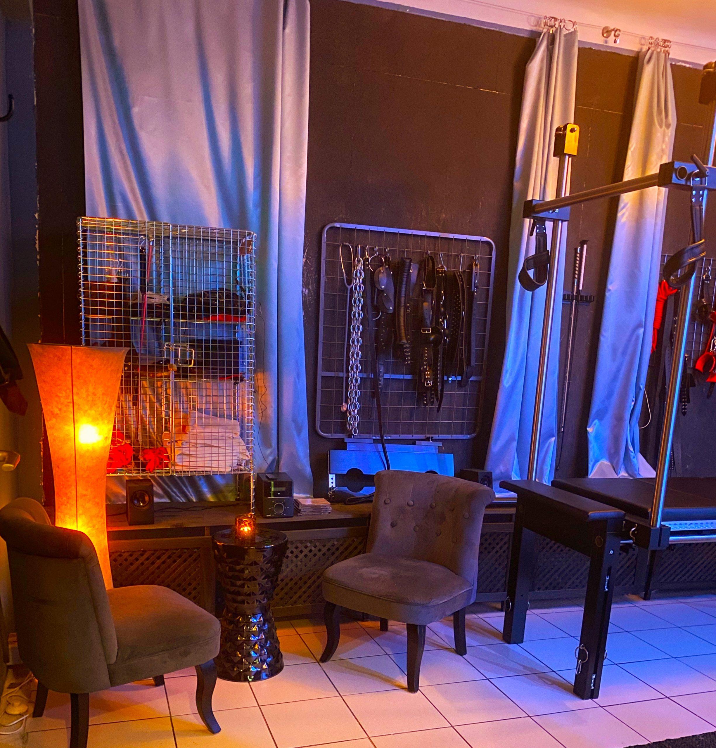 Institut Für Zucht Und Ordnung - Erotic Massage in Vienna, Austria