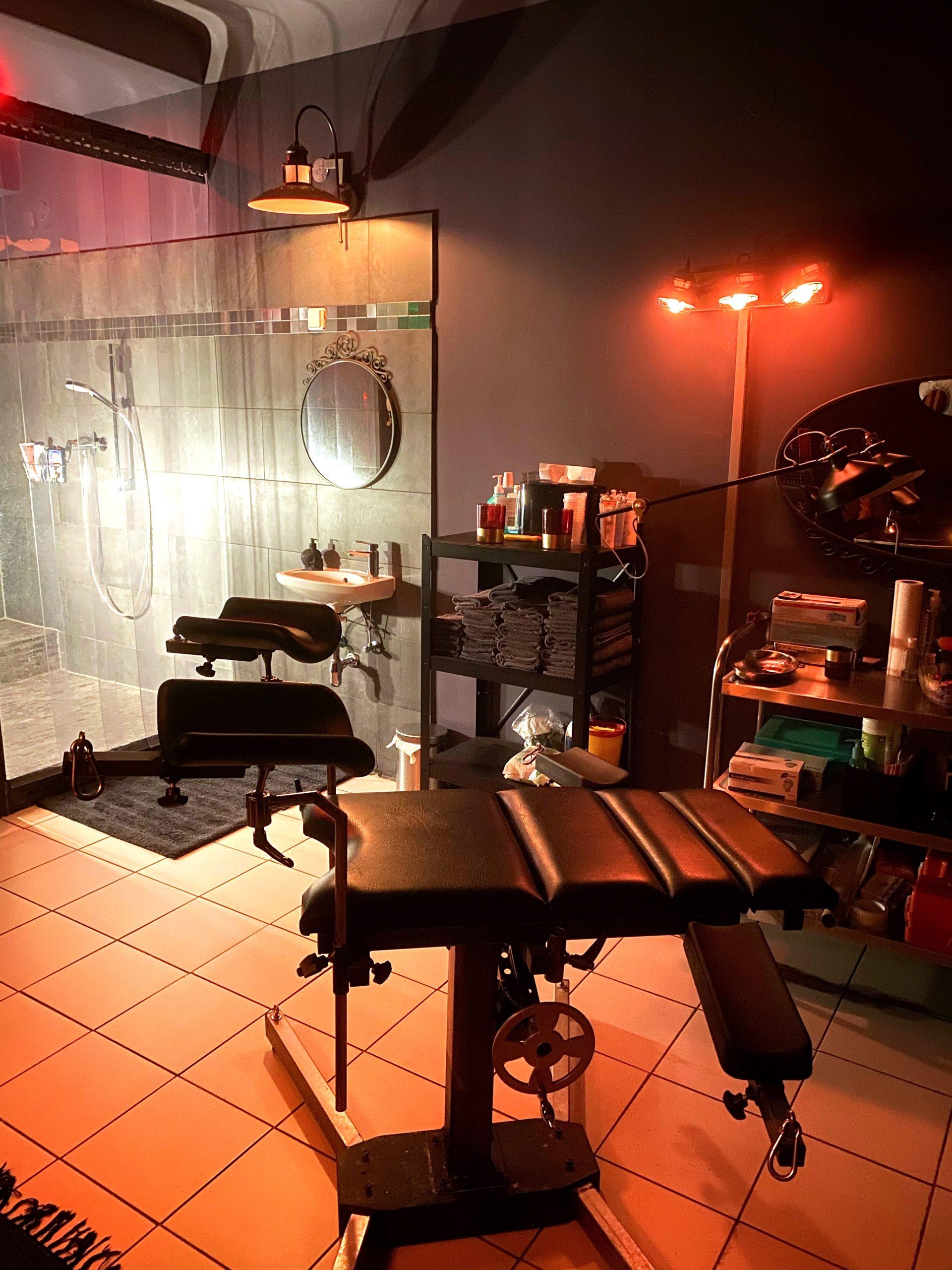 Institut Für Zucht Und Ordnung - Erotic Massage in Vienna, Austria