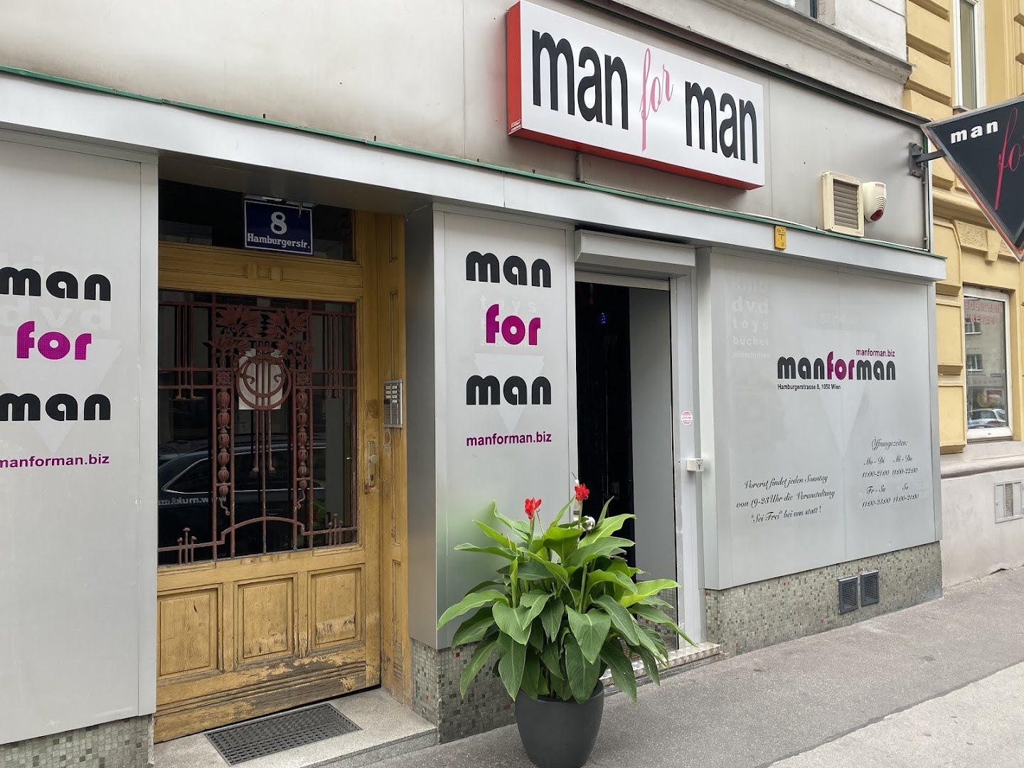 Man For Man - Gentlemen’s Secret’s E.U. - Swinger Club in Vienna, Austria