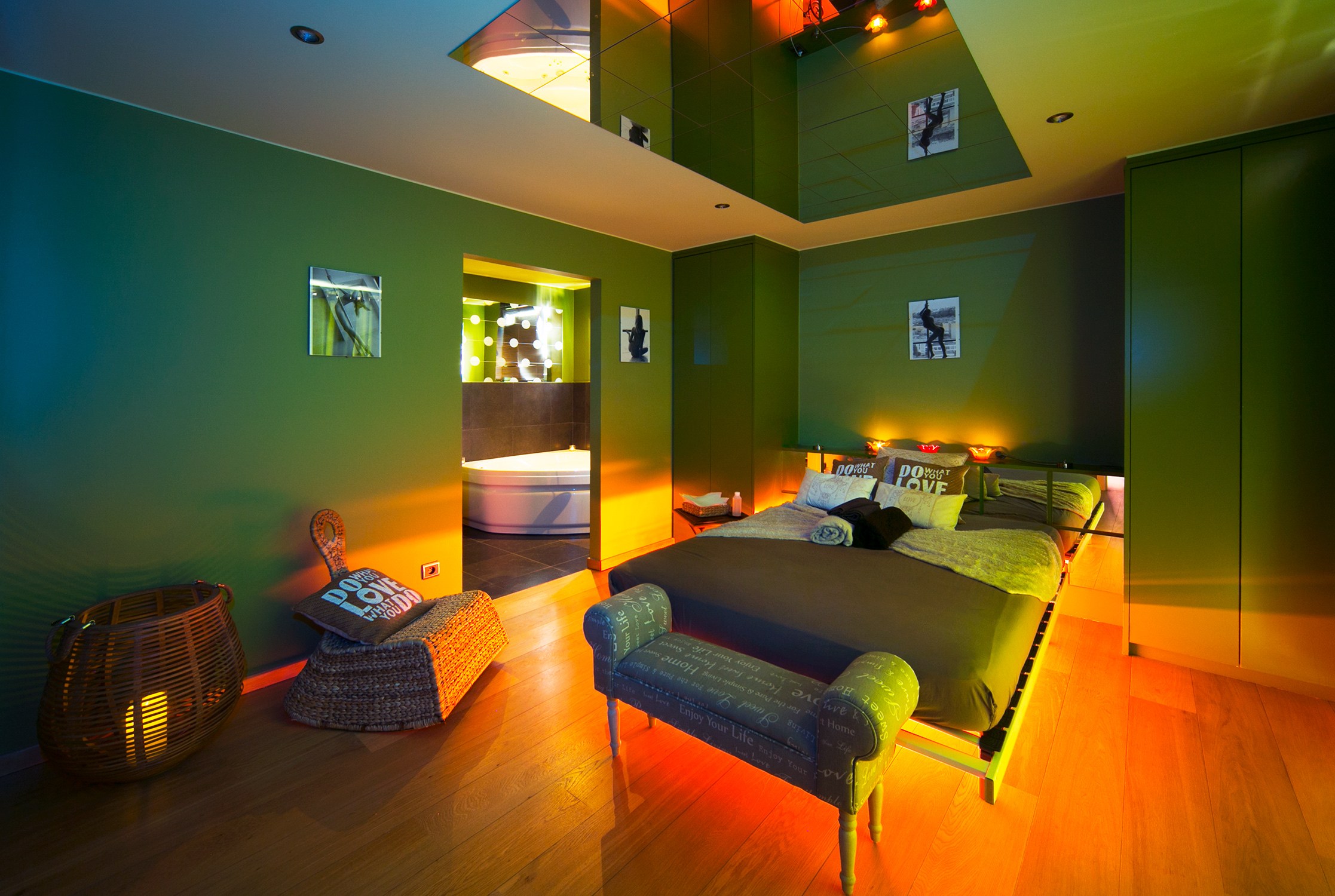 Love Bar Room - Nightclub in Bruxelles, Belgium