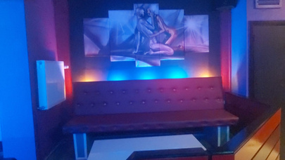 Kiss Bar | Bar à Champagne - Nightclub in Leuze En Hainaut, Belgium