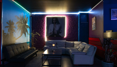 Kiss Bar | Bar à Champagne - Nightclub in Leuze En Hainaut, Belgium