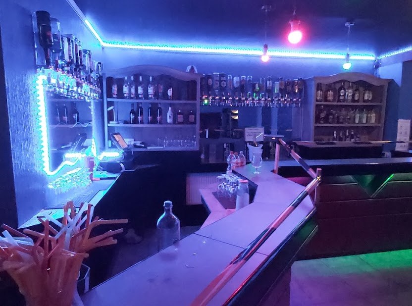 Kiss Bar | Bar à Champagne - Nightclub in Leuze En Hainaut, Belgium