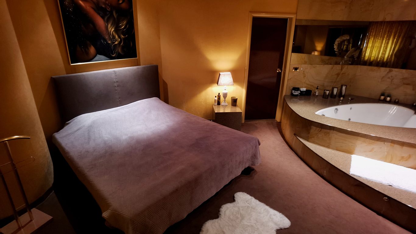Club Caresse - Brothel in Lievegem, Belgium
