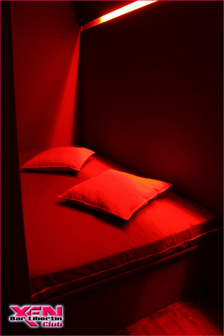 Xen Club Bar Libertin Et Echangiste - Swinger Club in Peruwelz, Belgium