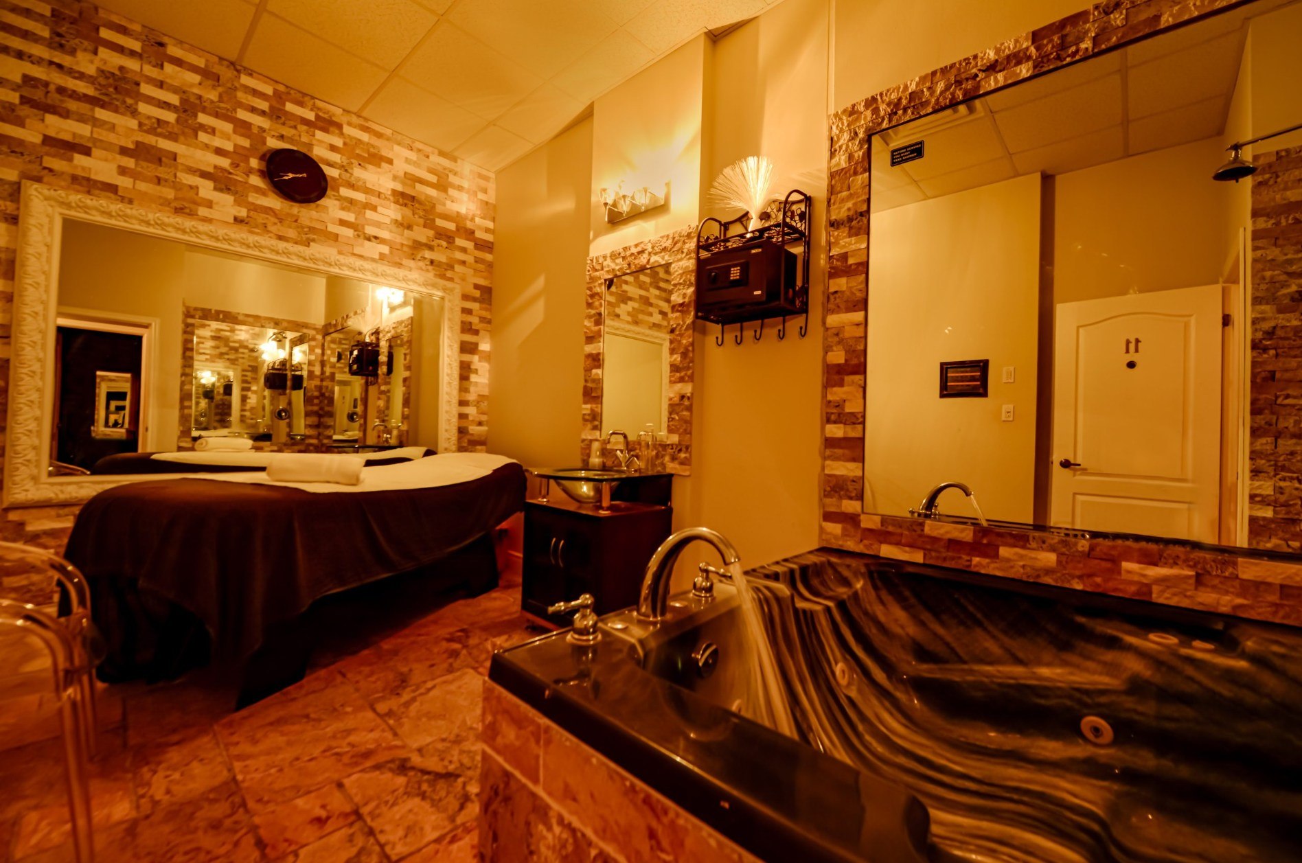 Airport Golden - Erotic Massage in Brampton, Canada